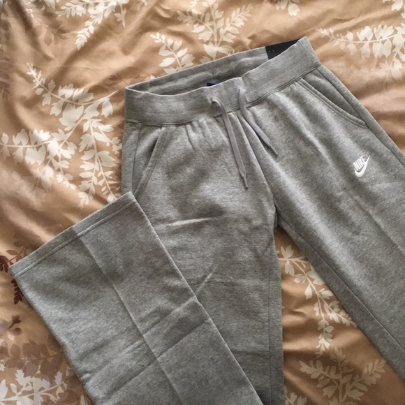 Nike Pants - NIKE. NWT Grey Standard Sweats XS